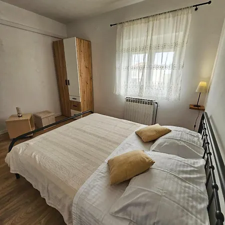 Ante Apartment *