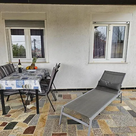 Ante Apartment *